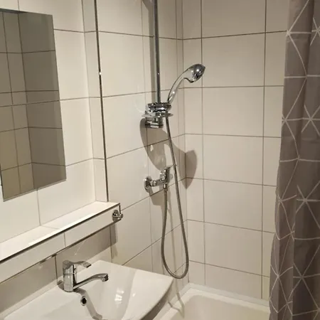 Utulna Garsonka 5